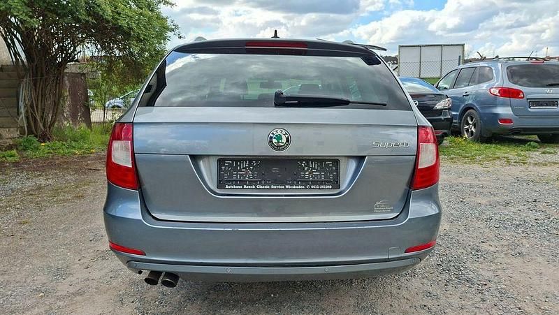 Gebraucht Skoda Superb Elegance 160 PS (117 kW) 2010 Grau Kombi