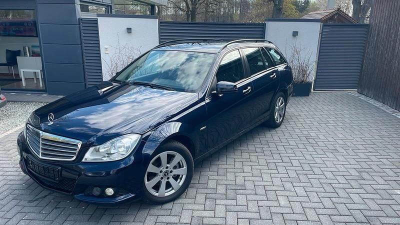 Gebraucht Mercedes C180 120 PS (88 kW) 2011 Blau Kombi