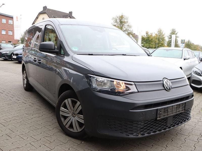 Grau Gebraucht 2021 VW Caddy Maxi Comfortline Van / Kleinbus | 15.102 € (Guter Preis) - Bild 1/4