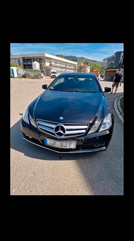 Second-hand Mercedes E200 184 CP (135 kW) 2010 Negru Coupe