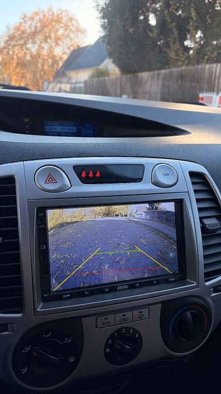 Gebraucht Hyundai i20 77 PS (56 kW) 2011 Silber Kleinwagen