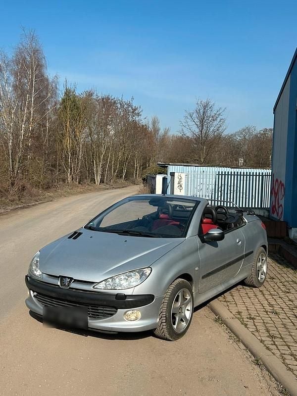 Gebraucht Peugeot 206 CC 109 PS (80 kW) 2002 Silber Cabrio