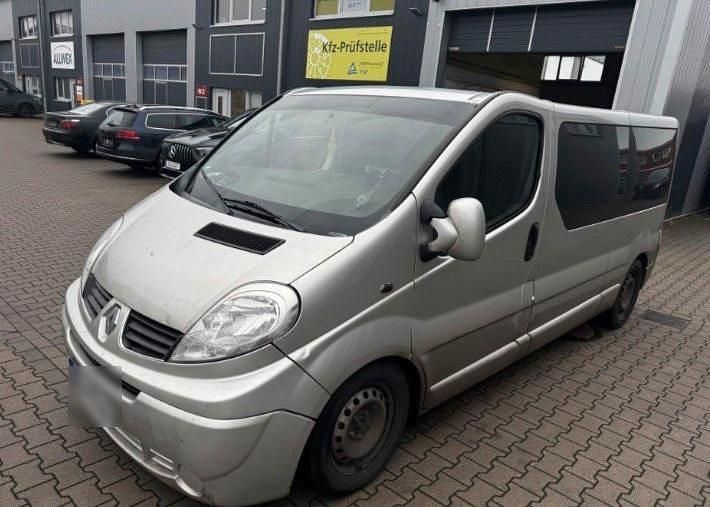 Silber Gebraucht 2008 Renault Trafic Van / Kleinbus | 6.490 € - Bild 1/4