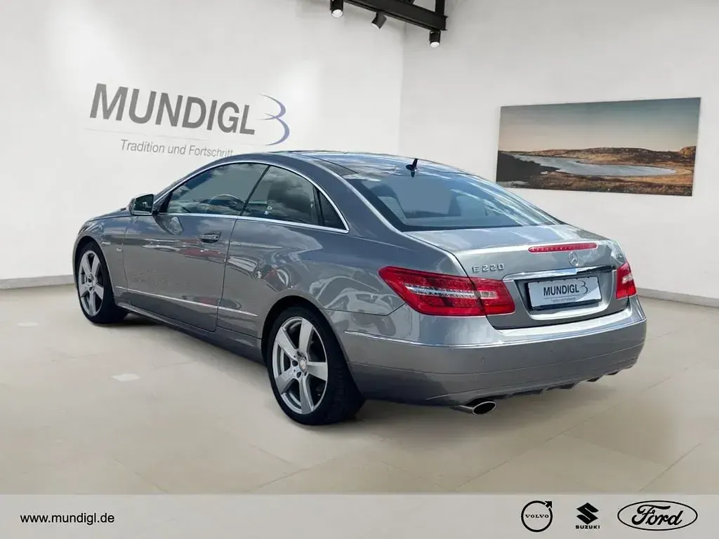 Gebraucht Mercedes E220 170 PS (125 kW) 2011 Silber Coupé