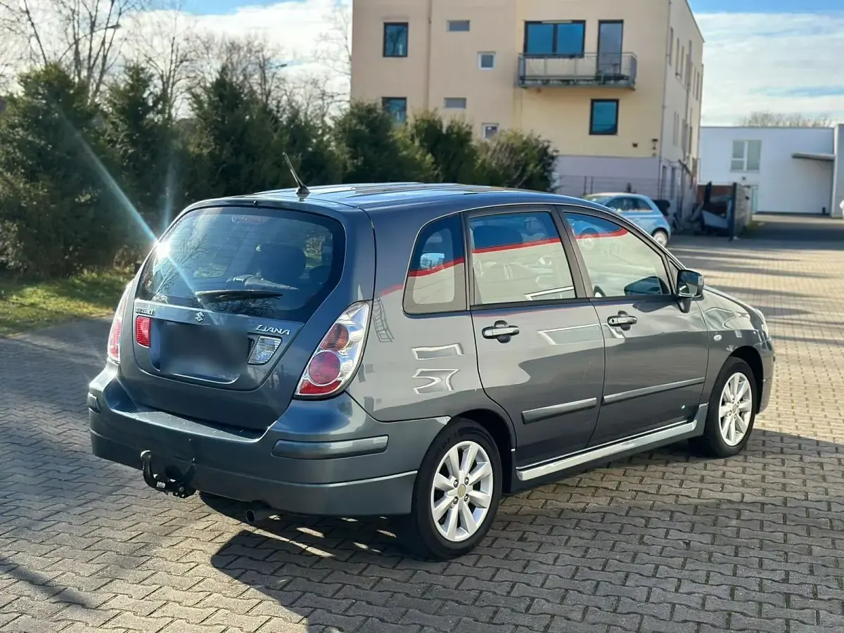 Gebraucht Suzuki Liana 106 PS (77 kW) 2008 Silber Limousine