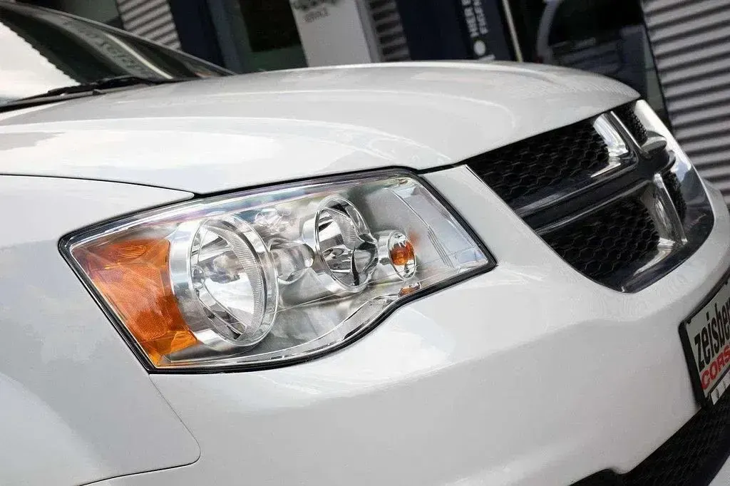 Gebraucht Dodge Grand Caravan 287 PS (211 kW) 2020 Weiß Van / Kleinbus