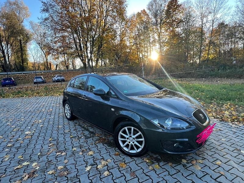 Grün Gebraucht 2011 Seat Leon Limousine | 4.499 € (Fairer Preis) - Bild 1/4