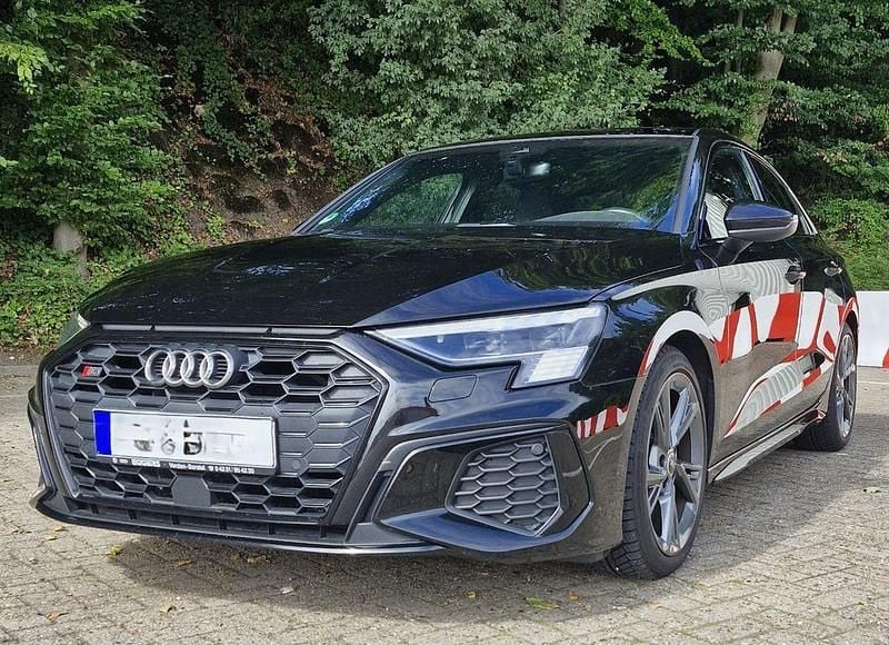 Schwarz Gebraucht 2020 Audi S3 Ambiente Limousine | 32.599 € (Fairer Preis) - Bild 1/4