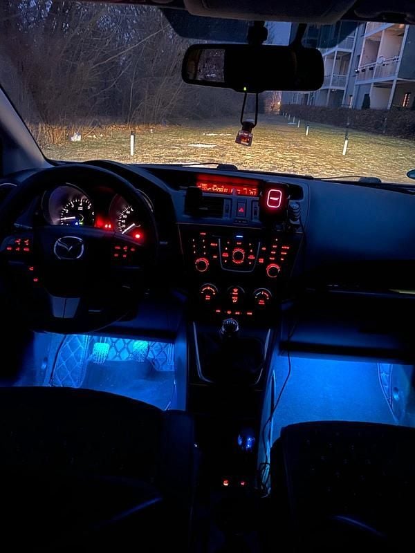 Grau Gebraucht 2013 Mazda 5 Van / Kleinbus | 7.000 € (Fairer Preis) - Bild 1/4