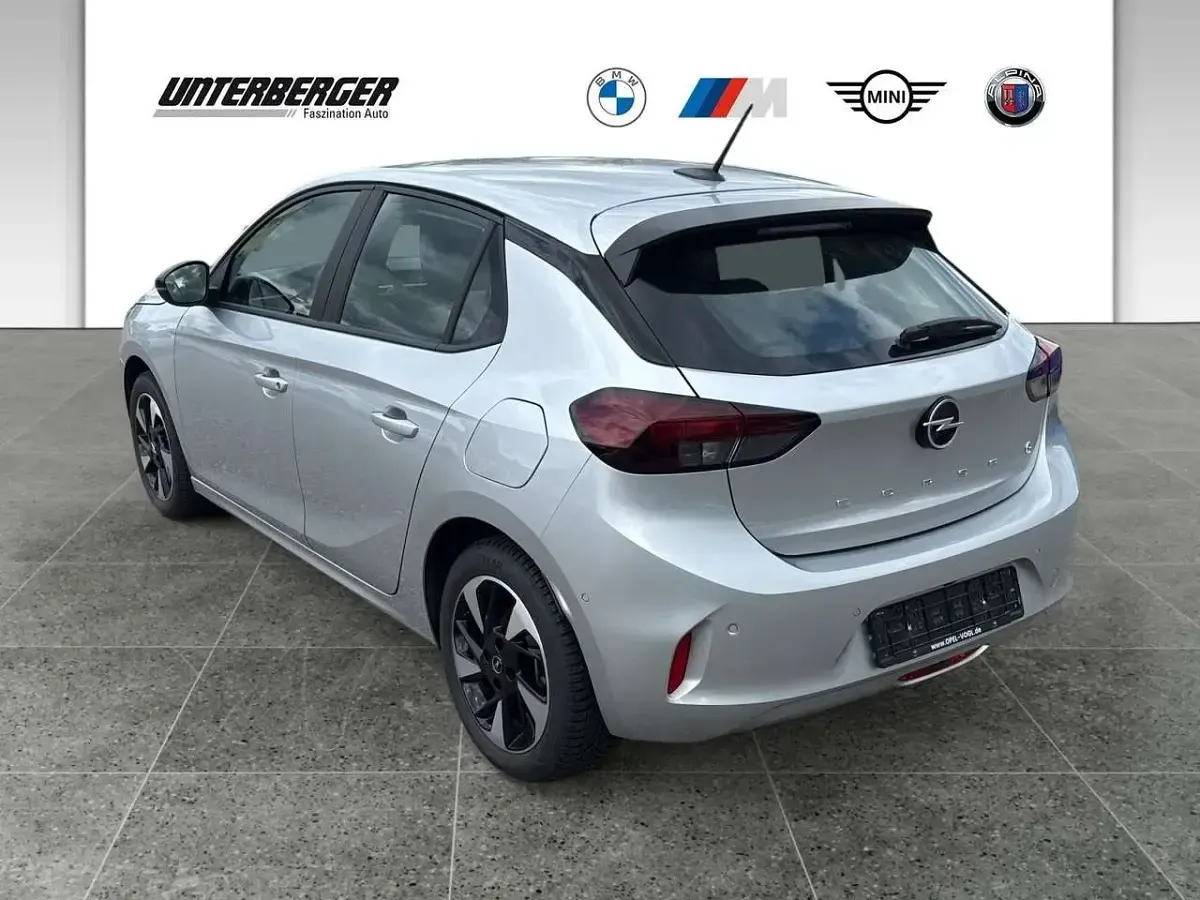 Usata Opel Corsa-e 100 kW (136 CV) 2023 Argento Utilitaria