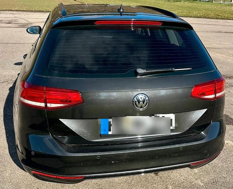 Gebraucht VW Passat Comfortline 149 PS (109 kW) 2018 Grau Kombi