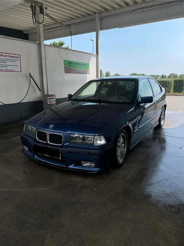 Blau Gebraucht 1995 BMW 318 Compact Kleinwagen | 4.000 € - Bild 1/4