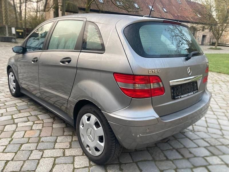 Gebraucht Mercedes B180 109 PS (80 kW) 2005 Grau Van / Kleinbus