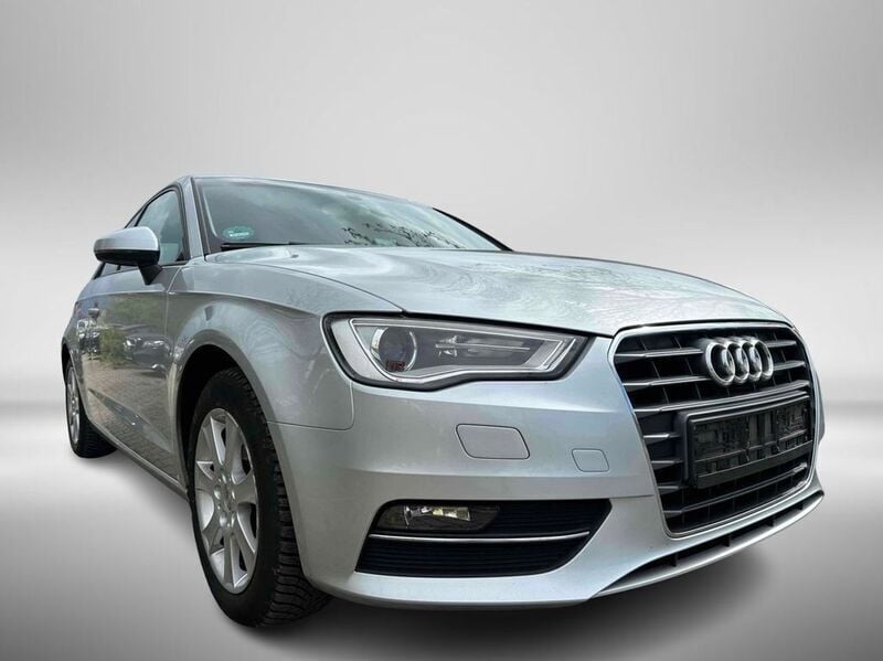 Silber Gebraucht 2014 Audi A3 Ambiente Limousine | 11.500 € (Fairer Preis) - Bild 1/4