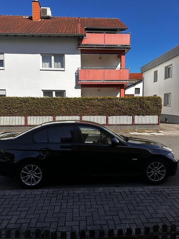 Gebraucht BMW 316 116 PS (85 kW) 2011 Schwarz Limousine