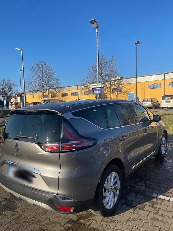 Usado Renault Espace 160 HP (117 kW) 2017 Andere farben Monovolume