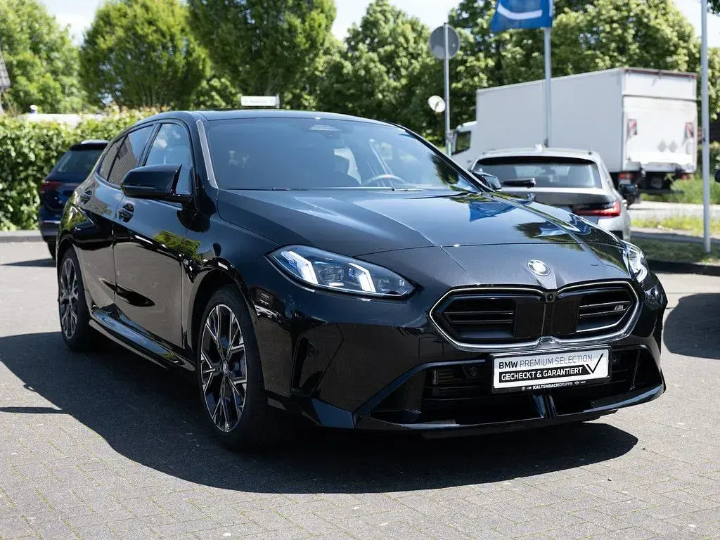 Gebraucht BMW 135 Performance 300 PS (220 kW) 2025 Schwarz Kleinwagen