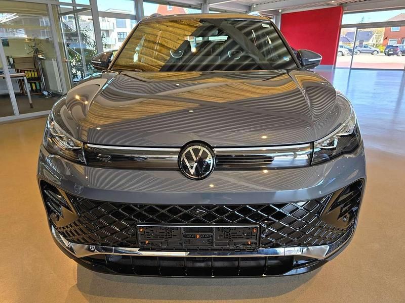 Gebraucht VW Tiguan R-line 150 PS (110 kW) 2025 Delfingrau metallic SUV