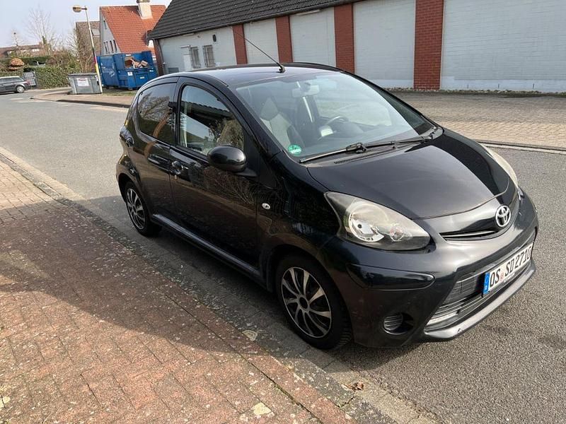 Gebraucht Toyota Aygo Cool 68 PS (50 kW) 2012 Schwarz Kleinwagen