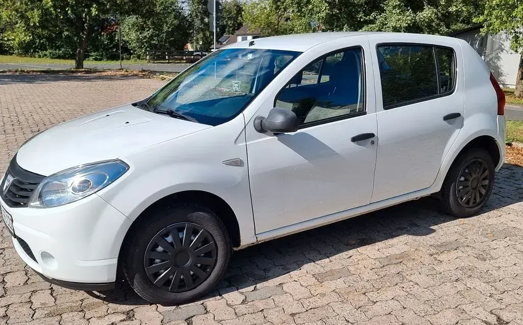 Gebraucht Dacia Sandero 75 PS (55 kW) 2011 Weiß Limousine