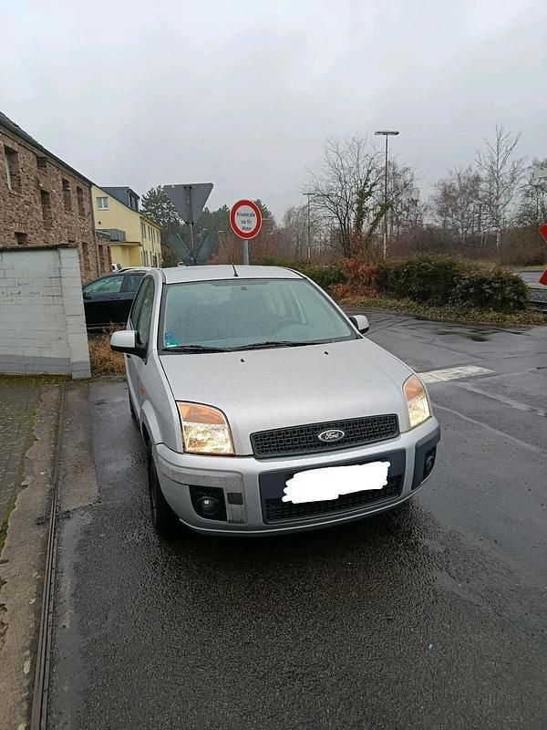 Gebraucht Ford Fusion 80 PS (58 kW) 2011 Silber Kleinwagen