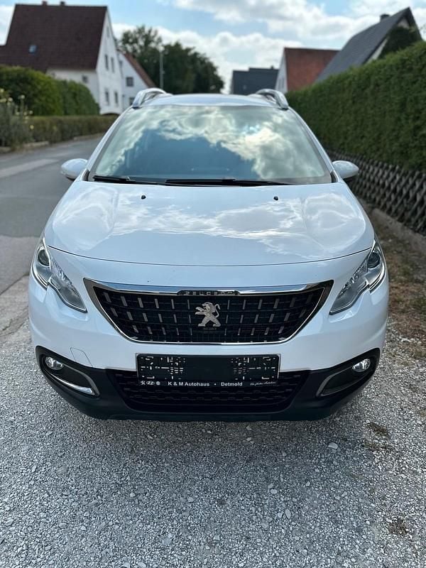 Weiß Gebraucht 2016 Peugeot 2008 SUV | 7.499 € - Bild 1/4