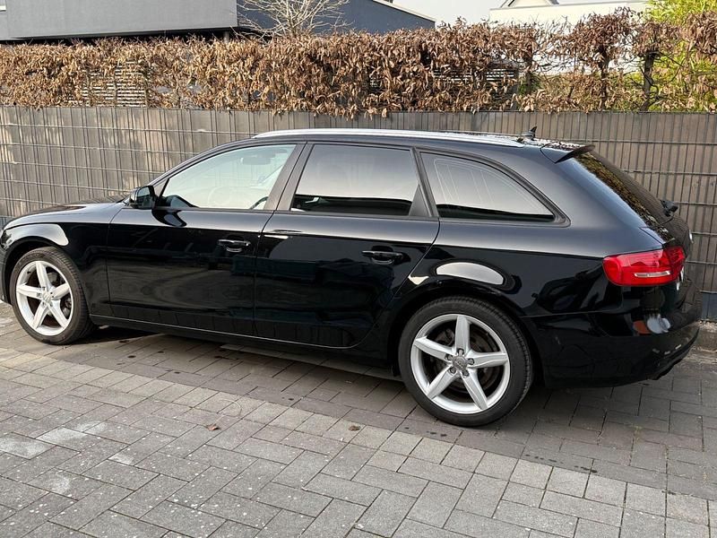 Gebraucht Audi A4 Ambiente 143 PS (105 kW) 2012 Schwarz Kombi
