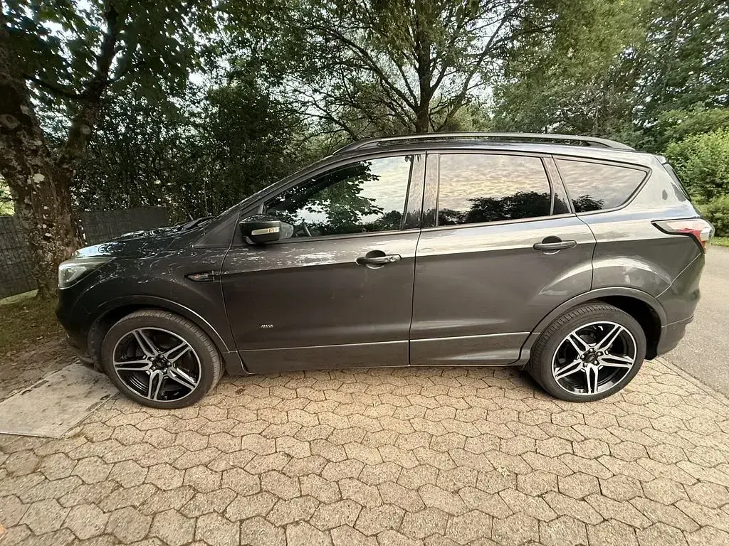 Gebraucht Ford Kuga ST-Line 179 PS (131 kW) 2018 Grau SUV