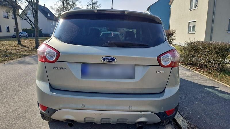 Gebraucht Ford Kuga Trend 140 PS (102 kW) 2010 Beige SUV