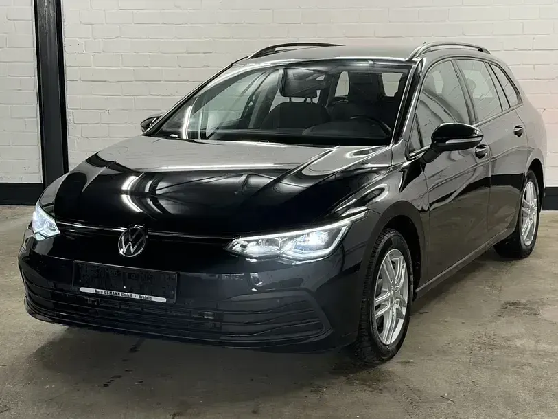 Gebraucht VW Golf VIII Life 150 PS (110 kW) 2023 Deep black perleffekt Kombi