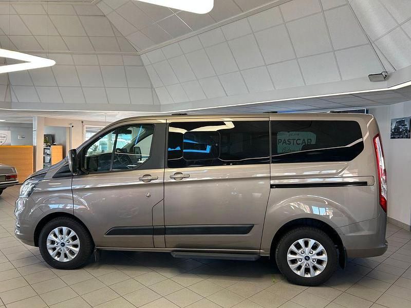 Gebraucht Ford Tourneo 131 PS (96 kW) 2021 Gold Kombi