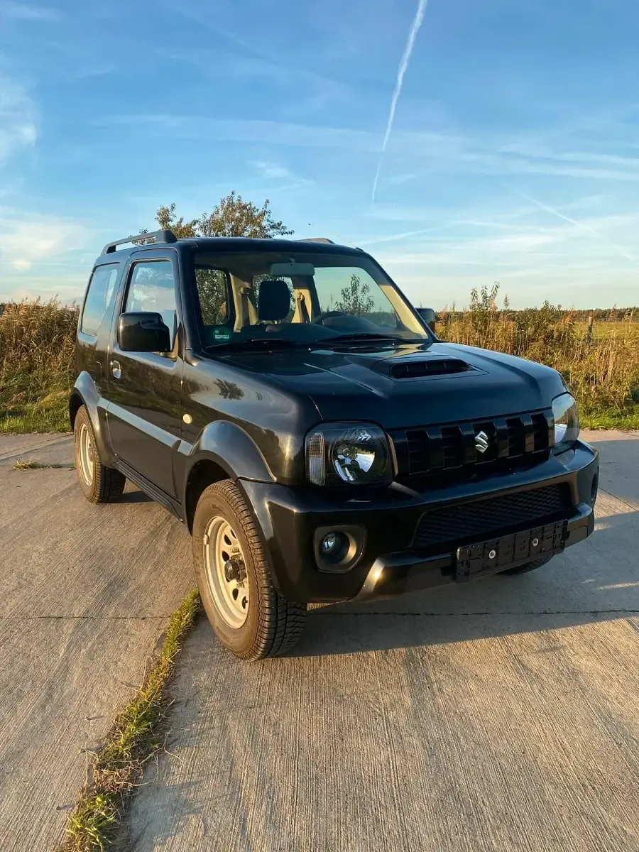 Gebraucht Suzuki Jimny 84 PS (61 kW) 2018 Schwarz SUV