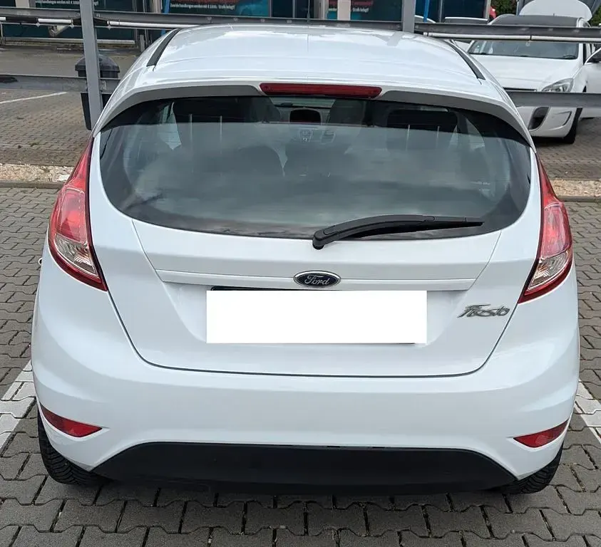 Gebraucht Ford Fiesta Titanium 60 PS (44 kW) 2015 Weiß Kleinwagen