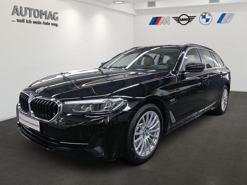 Schwarz ii Gebraucht 2022 BMW 520 Sport Line Kombi | 33.990 € (Guter Preis) - Bild 1/4