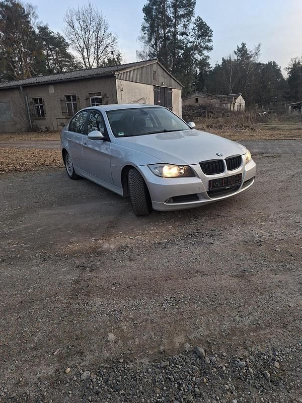 Gebraucht BMW 318 2008 Silber Limousine