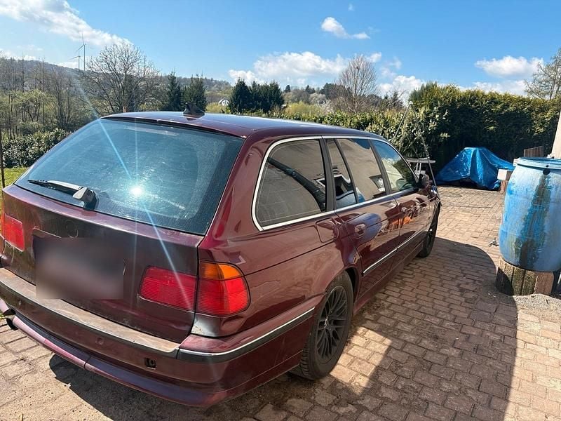 Gebraucht BMW 540 286 PS (210 kW) 2000 Rot Kombi
