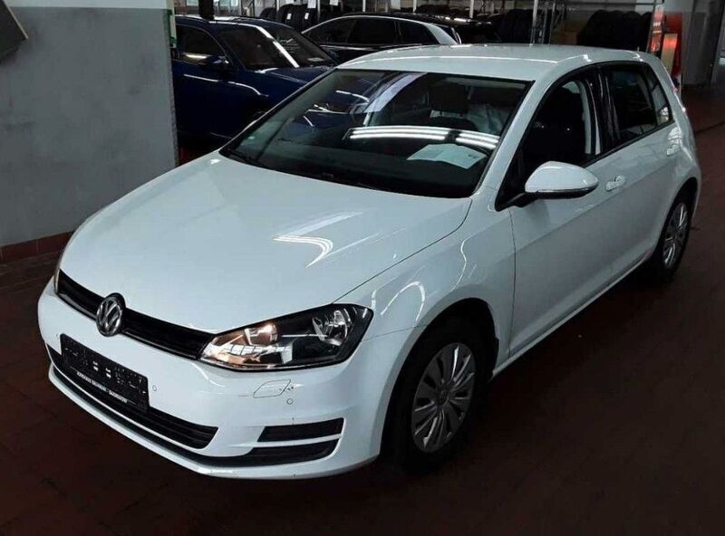 Weiß Gebraucht 2014 VW Golf VII Trendline Limousine | 9.400 € (Fairer Preis) - Bild 1/4