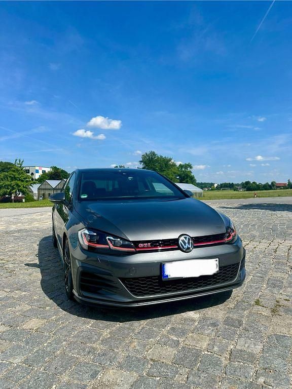 Grau Gebraucht 2018 VW Golf GTI Limousine | 21.600 € (Etwas zu teuer) - Bild 1/4