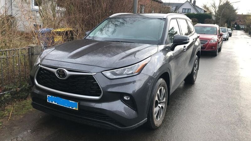 Grau Gebraucht 2022 Toyota Highlander SUV | 39.000 € - Bild 1/4