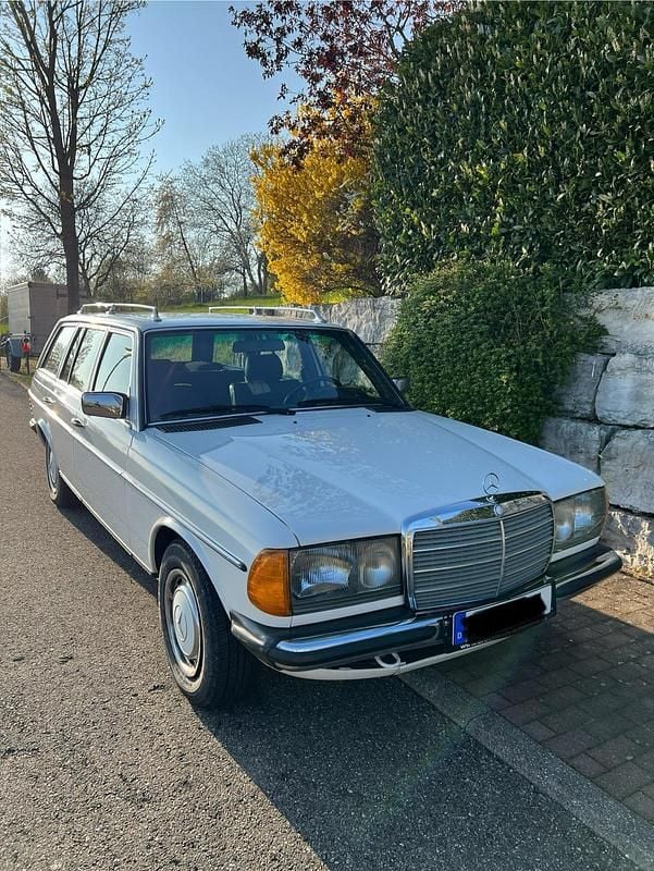 Weiß Gebraucht 1984 Mercedes 200 Kombi | 10.500 € - Bild 1/4