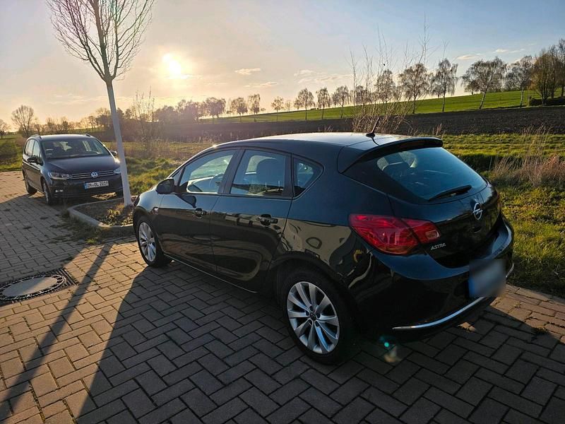 Gebraucht Opel Astra 120 PS (88 kW) 2013 Schwarz Limousine