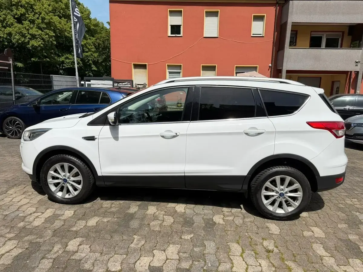 Gebraucht Ford Kuga Titanium 150 PS (110 kW) 2016 Weiß SUV