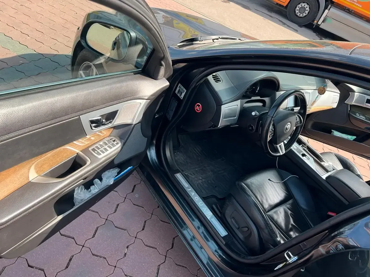 Gebraucht Jaguar XF 200 PS (147 kW) 2013 Schwarz Limousine