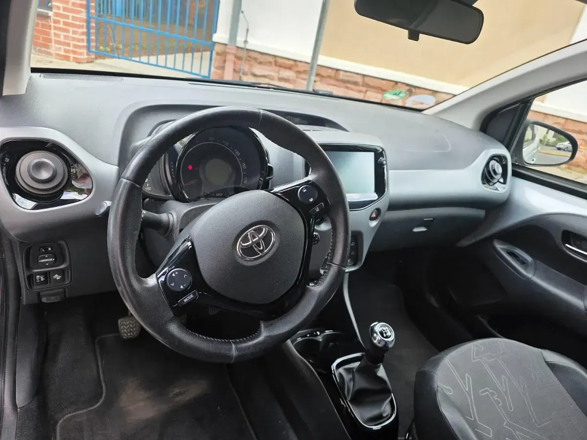Gebraucht Toyota Aygo 72 PS (52 kW) 2018 Silber Kleinwagen