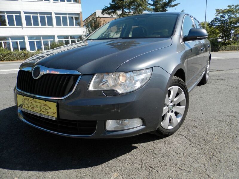 Grau Gebraucht 2013 Skoda Superb Ambition Limousine | 5.900 € (Superpreis) - Bild 1/4