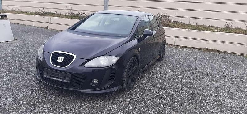Gebraucht Seat Leon Reference 125 PS (91 kW) 2011 Rojo emocion Kleinwagen