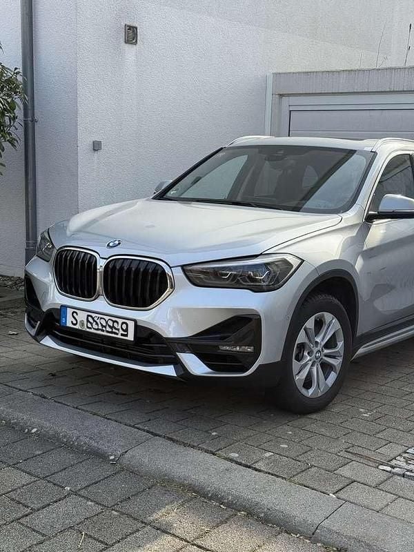 Grau Gebraucht 2019 BMW X1 Sport Line SUV | 22.400 € (Superpreis) - Bild 1/4