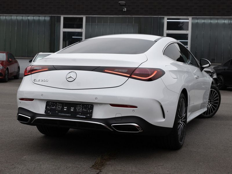 Gebraucht Mercedes CLE200 AMG 204 PS (150 kW) 2023 Manufaktur lack manufaktur opalithweiss bright Coupé