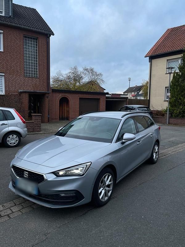 Silber Gebraucht 2021 Seat Leon Kombi | 11.800 € (Superpreis) - Bild 1/4