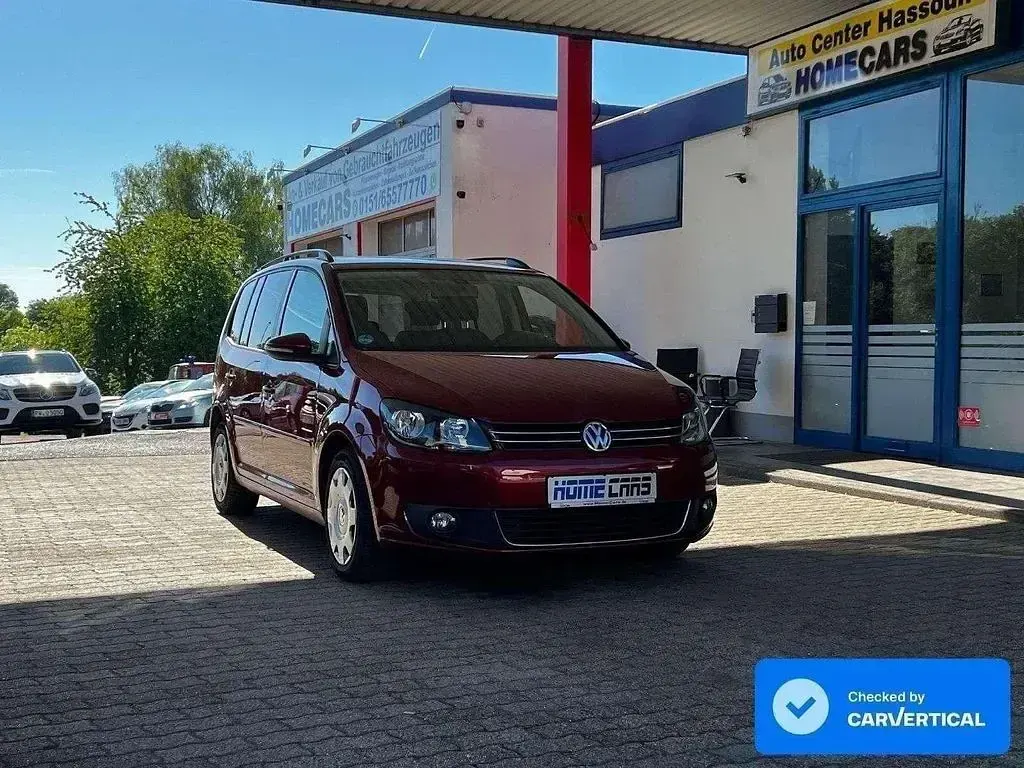 Gebraucht VW Touran Comfortline 105 PS (77 kW) 2010 Wild cherry red metallic Van / Kleinbus
